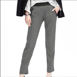 NWT Banana Republic Jogger Grey 2 Petite